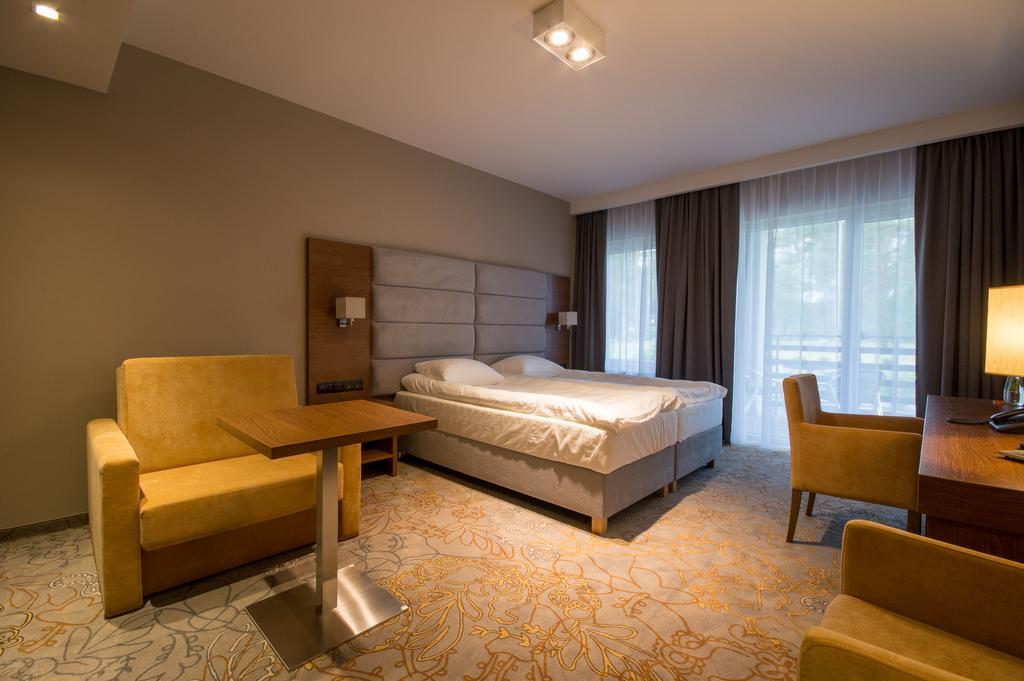 Rezydencja Sosnowa Luxury Hotel ยานุฟ ลูเบลสกี ภายนอก รูปภาพ