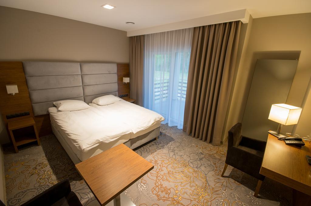 Rezydencja Sosnowa Luxury Hotel ยานุฟ ลูเบลสกี ภายนอก รูปภาพ