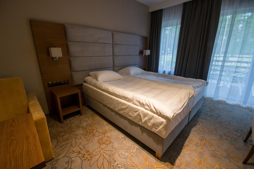 Rezydencja Sosnowa Luxury Hotel ยานุฟ ลูเบลสกี ภายนอก รูปภาพ