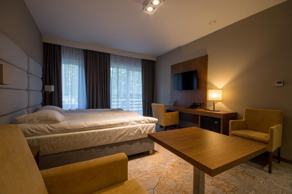 Rezydencja Sosnowa Luxury Hotel ยานุฟ ลูเบลสกี ภายนอก รูปภาพ