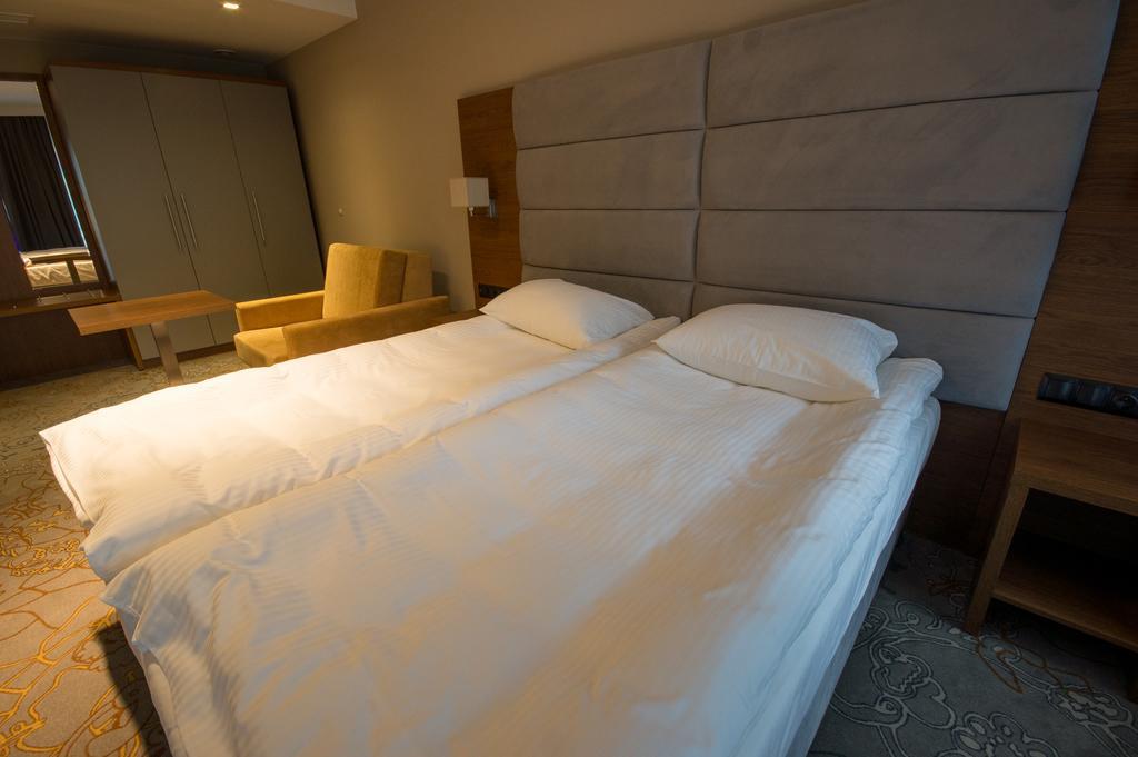 Rezydencja Sosnowa Luxury Hotel ยานุฟ ลูเบลสกี ภายนอก รูปภาพ
