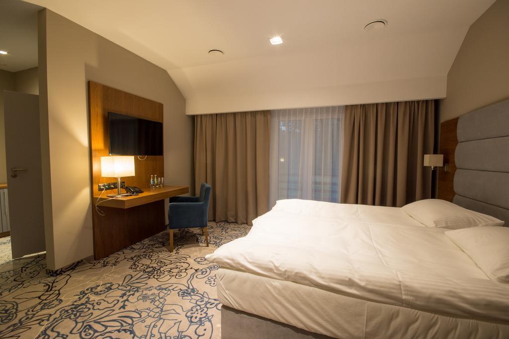 Rezydencja Sosnowa Luxury Hotel ยานุฟ ลูเบลสกี ภายนอก รูปภาพ
