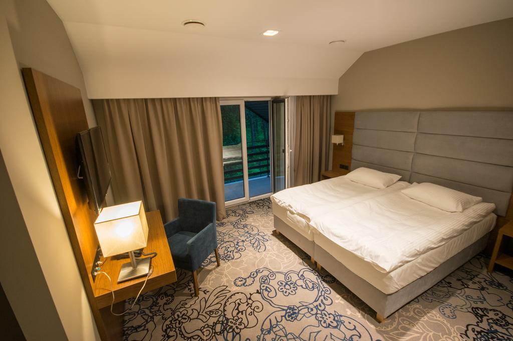 Rezydencja Sosnowa Luxury Hotel ยานุฟ ลูเบลสกี ภายนอก รูปภาพ