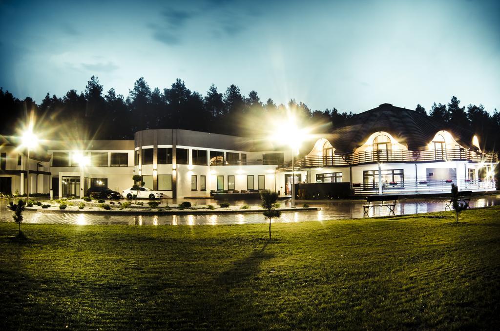 Rezydencja Sosnowa Luxury Hotel ยานุฟ ลูเบลสกี ภายนอก รูปภาพ