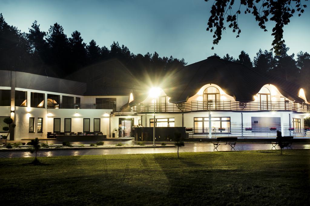 Rezydencja Sosnowa Luxury Hotel ยานุฟ ลูเบลสกี ภายนอก รูปภาพ