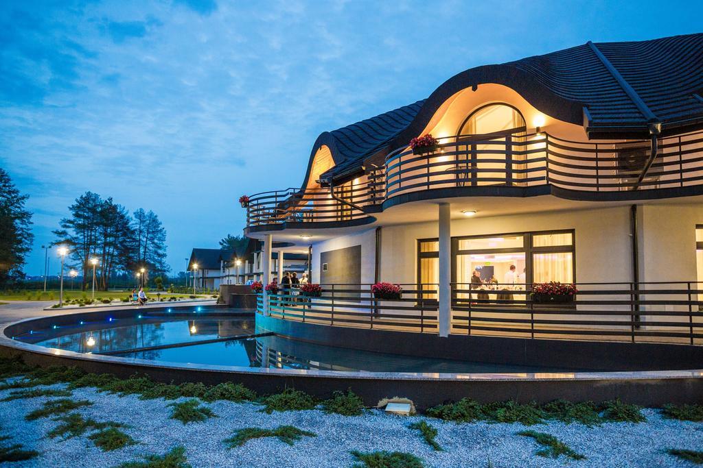 Rezydencja Sosnowa Luxury Hotel ยานุฟ ลูเบลสกี ภายนอก รูปภาพ