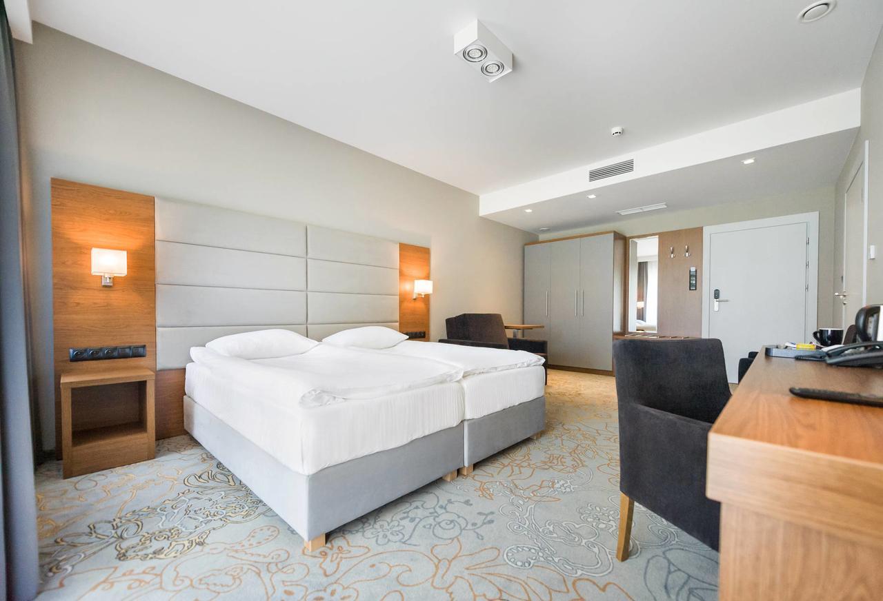 Rezydencja Sosnowa Luxury Hotel ยานุฟ ลูเบลสกี ภายนอก รูปภาพ